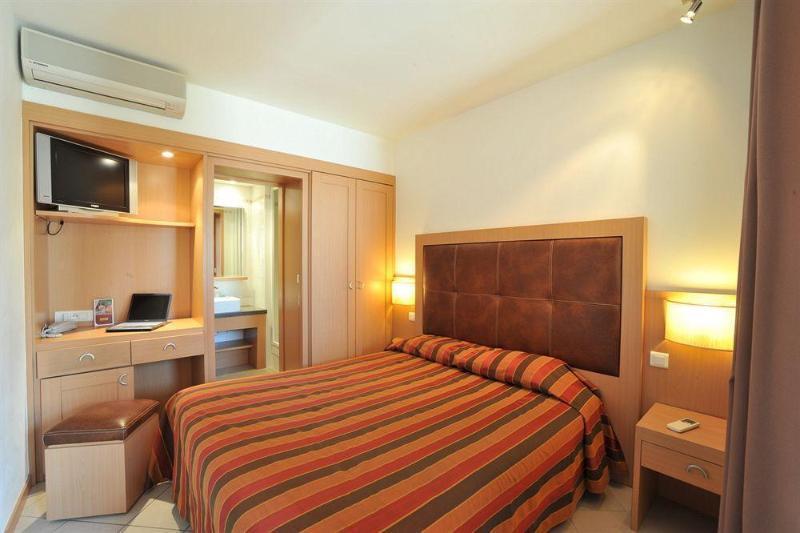 Ibis Budget Cannes Мужен Экстерьер фото