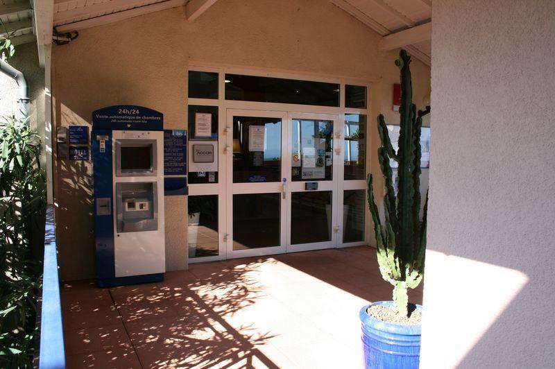 Ibis Budget Cannes Мужен Экстерьер фото