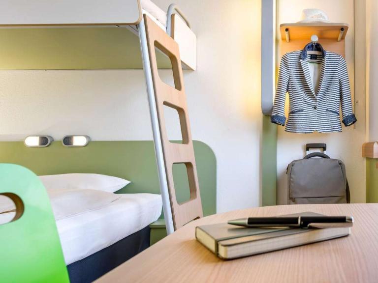 Ibis Budget Cannes Мужен Экстерьер фото